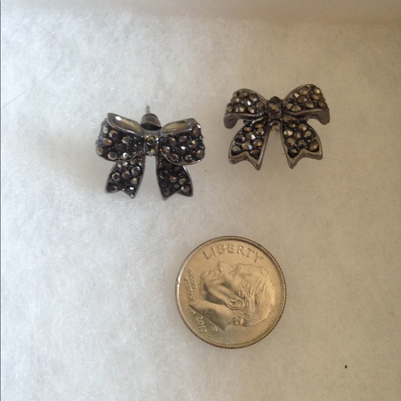 Bow Earrings - Picture 1 of 2